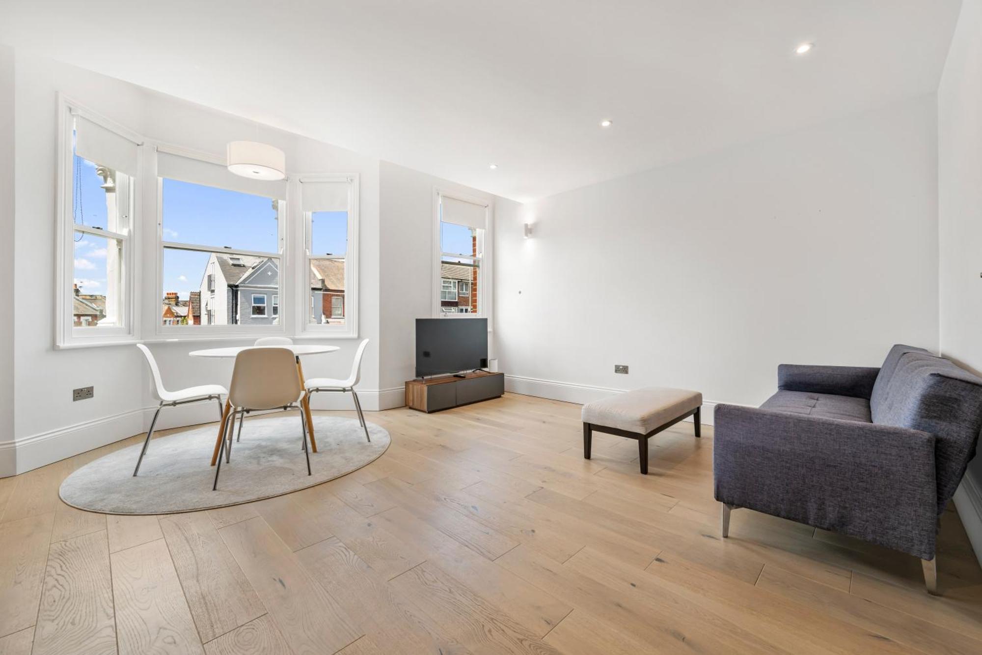Spacious Earlsfield London